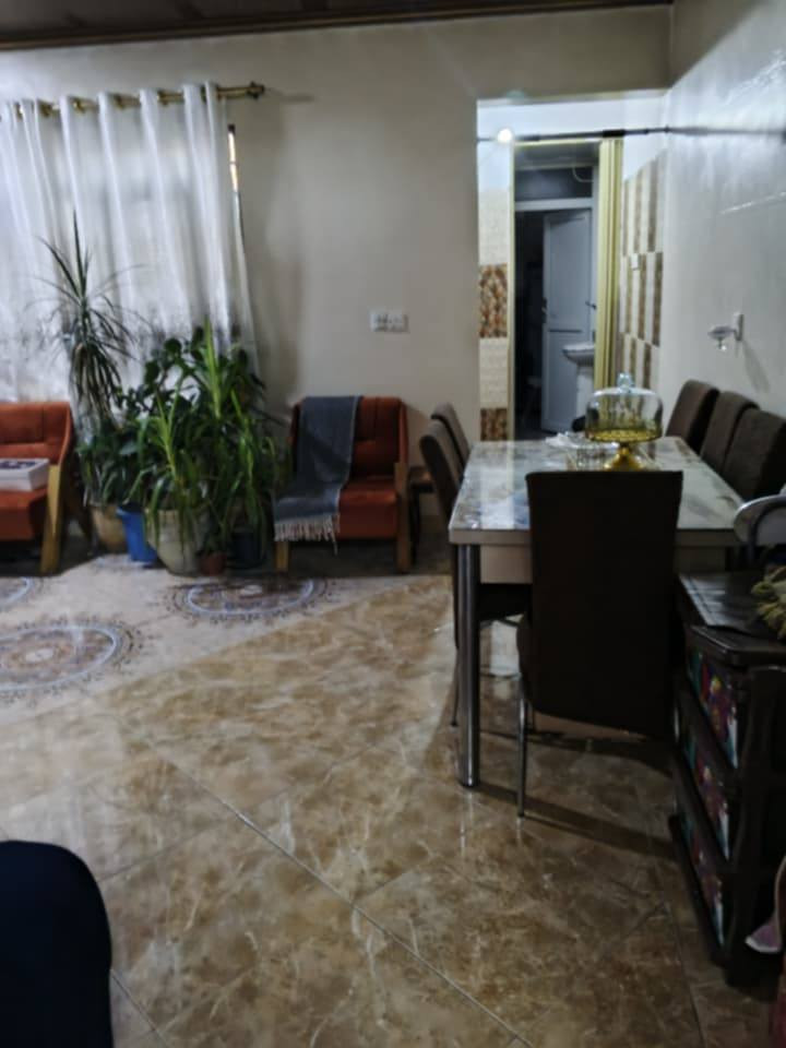 دار للبيع حي الصديق الثانية 
مساحة 100 م واجهه 5
طابق واحد 
استقبال هول غرفة نوم مطبخ صحيات 
اتجاة شروق 
شارع صبه بعرض 10 متر 
قرب من اسواق عمر الفحام 
شرط تحويل
السعر 115 مليون قابل للتفاوض 
لانتعامل برفع سعر العقار نجمع البائع مع المشتري 
الاستفسار اكثر يرجوا مراسله الصفحه او الاتصال على الارقام التالية 
***********
***********
((او مراجعة المكتب المدينة  الكائن في سكر قرب من جامع الرحمه))
