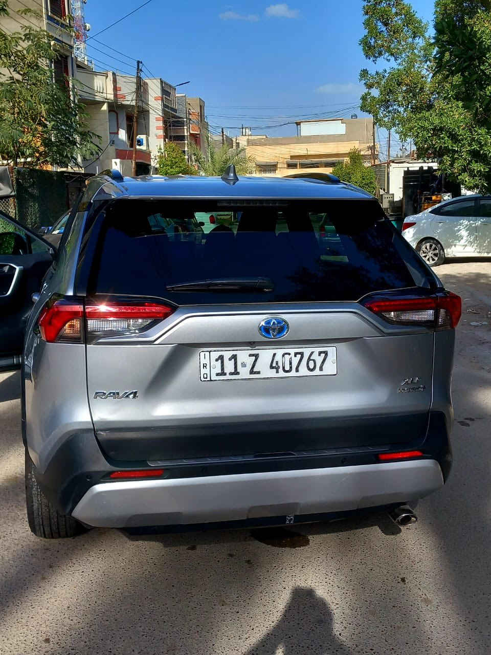 تويوتا راف 4 هايبرد XLE – AWD
موديل 2024
لون سلفر
دخول جديد – رقم بغداد

ماشية 10 الاف مايل فقط
المحرك  2.5 هايبرد
الدفع  رباعي AWD
صورة الحادث بسيط و بالمنشور 
المواصفات:
• فتحة سقف سلايد
• دخول الكتروني
• أبواب بصمة (أمامي)
• بصمة تشغيل
• تشغيل عن بعد
• شاشة لمس كبيرة
‏• Apple CarPlay
• كاميرا 360 درجة
• هاند بريك الكتروني
• باب صندوق كهربائي
الراحة:
• تبريد منفصل قطعتين
• جامات 4 أوتو
• مقعد السايق كهربائي (3 وضعيات)
• كشنات مخمل أسود
• تبريد + تدفئة للمقاعد الأمامية
• تدفئة ستيرن
أنظمة القيادة:
• AUTO HOLD
‏• AUTO START / STOP
• مثبت سرعة
• نظام ECO / NORMAL / SPORT
• مانع انزلاق
أنظمة الأمان:
• رادار أمامي (تحديد مسار)
• رادار نقاط عمياء
• رادار خلفي للتحذير من الاصطدام
• حساسات أمامي + جانبي + خلفي 360
• تحذير الخروج من المسار
الإضاءة:
• لايتات LED عدسة
• باك لايتات LED
• إشارات بالمرايا
السعر المطلوب: 275 $
المكان: بغداد – العامرية

للاستفسار:
📞 ***********
