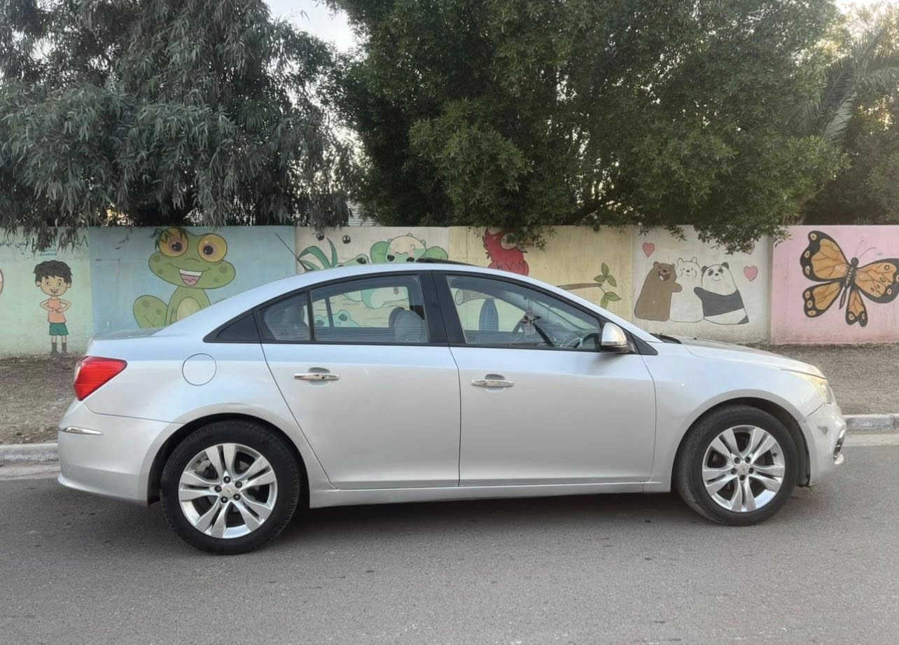 موديل. 2016
 ماشية (158 ألف km ) حقيقي
والمكينة مبدلة جديدة
4 سلندر 1800 دوش المرغوب تنفس طبيعي
وكير اوتماتيك AT +عادي 6نمر المرغوب
كهربائيات سيارة كلها بلاد ونظيفة
وتبريد + تدفئة شغالات 
وسيارة مرتبة ونظيفة جدا خير من الله
خليجية اعلى فئة بالكروز  الخليجي  
فول مواصفات LT  1/1 Vip
فتحه سقف سلايد روف 
 بصمة 4 ابواب + بصمة تشغيل
ويل كب اصلي شوفرليت
حساس خلفية
حساس تايرات + حساس بطارية 
راداد جانبي بالمري 
كشنات جلد بلادي 
شاشة عرض اعطال بالدشبول
 وكامرة خلفية + شاشة كبيرة
تحكمات ستيرن. جهتين
جام كهربائي اوتو
كتلوكات سيارة  شركة موجودة
السياره لا لغد ولا شاصي ولاحوض 
بيه رش صبغ  باب سايق ول باب الخلف سايق 
رقم بغداد الجديد الدولي 11 وسنوية ل2030 بأسمي شرط التحويل
السعر  97 $ ورقة 
 العنوان بغداد  ***********
