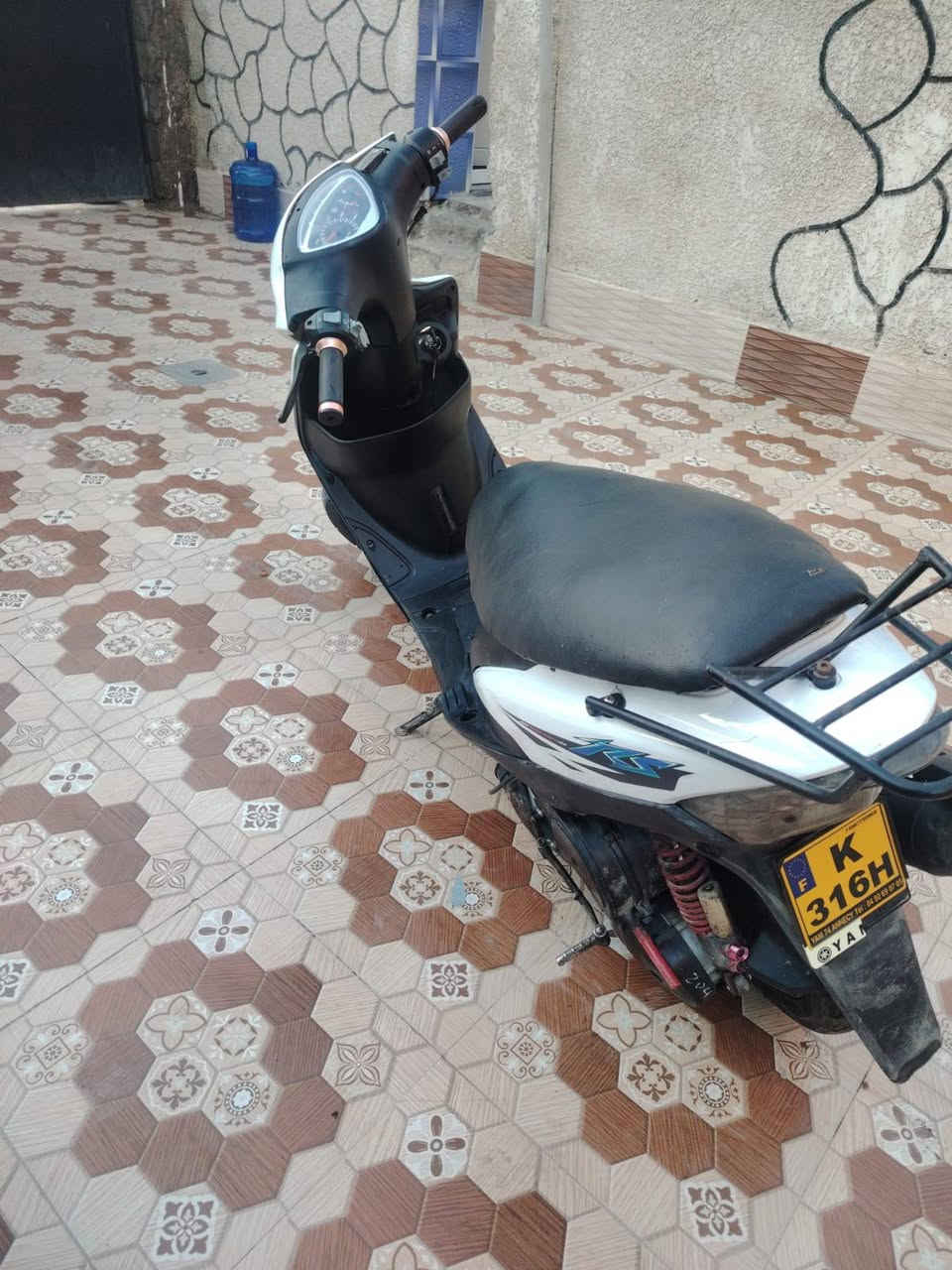 سلام عليكم شباب دراجه ماكس عدله مزوده شلعه ومعدل شك الكاع سعرها 600 وبيها مجال مزودة كلجات رياضي بوشه 55 سلف 55 دبلات امامي خلفي رياضي *********** مكاني حديد تقاطع القدس
