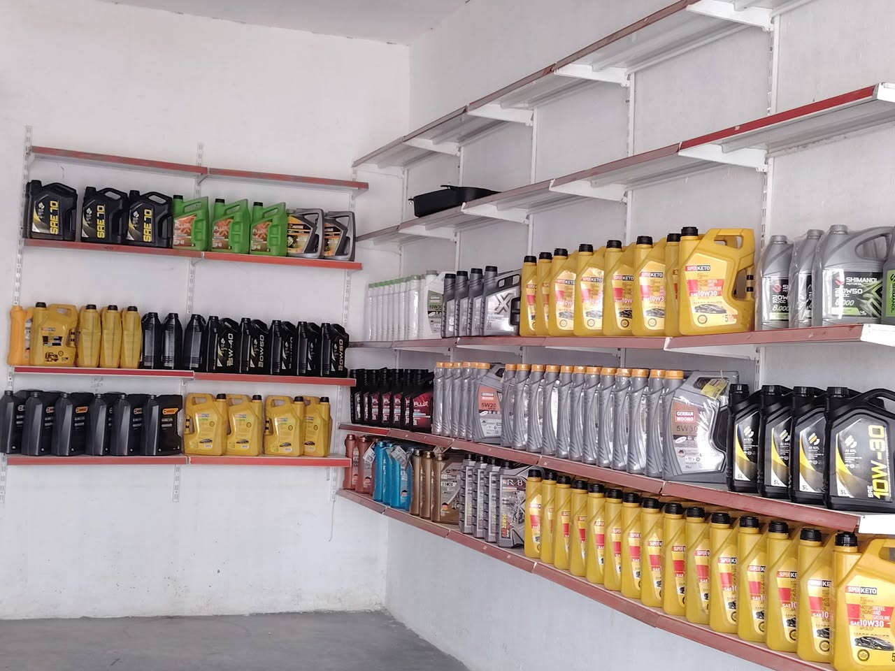 تم بحمد الله افتتاح محل[محمود الدليمي] 🛠️
لتبديل الزيوت، صيانة الإطارات، وتشحيم السيارات.
نستقبلكم يومياً من الساعة [8] صباحاً وحتى [6].مساءً 
موقعنا: [تقاطع الطوب مجاور محلات ابو بدر التجاريه للأطارات ]
للاستفسار: [***********] ابو كرم
شعارنا: دقة في العمل.. وسرعة في الإنجاز.
