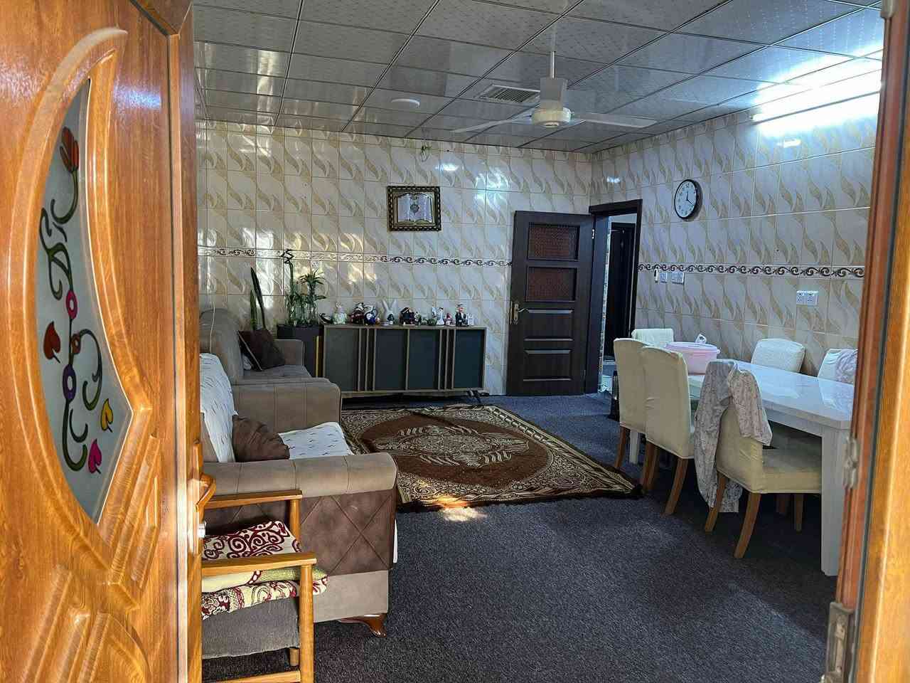 📺 اعلان رقم 355
         دار للبيع  ٢٠٠ متر واجهه  ١٠ م × ٢٠ م
                 طابو ملك صرف طابقين        
         بناية مرتبه فول كاشي وسقف ثانوي              
 طابق 1️⃣                                طابق 2️⃣ 
- استقبال                                   - استقبال
-  غرفة نوم                                - غرفتين نوم 
-  مطبخ                                     ـ هول و مطبخ 
- مطبخ مساعد                            - صحيات
- هول
- صحيات 
ـ كراج سيارة 
- درج داخلي و خارجي

📍عنوان الدار 🏡
كركوك - حي الحرية قرب جامع اشتي
☎️ للإستفسار يرجى الاتصال 
بالأرقام الموبايلات الواردة أدناه
📲   ***********
📲.  *********** 
📍او زوروا مكتبنا مكتب حاجي يادكار للعقار 
في حي القادسية الأولى مقابل محطة الكهرباء
