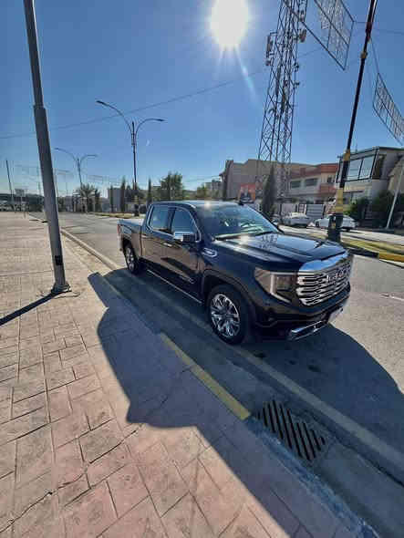 GMS -Denali- Sera
-فول مواصفات-
ماشيه 60الف
-حادثها بلصور-
الوقود-كاز-وبيها حصه
نضام كامارات 360درجه
-فتحت سقف-
للتواصل-واتساب-واتصال-
***********

المحرك: V8 سعة 6.2 لتر
القوة: 420 حصان
عزم الدوران: 624 نيوتن متر
ناقل الحركة: أوتوماتيكي من 10 سرعات
خيار محرك آخر: محرك V8 سعة 5.3 لتر بقوة 355 حصاناً وعزم دوران 519 نيوتن متر 

تبريد مقاعد
شاشة مركزية: تعمل باللمس، قياس 13.4 بوصة
شاشة العدادات: قياس 12.3 بوصة
شاشة العرض العلوية: ملونة، قياس 15 بوصة (اختياري)
نظام الصوت: Bose Premium (قياسي) مع مضخم صوت فاخر
التوافق: Apple CarPlay و Android Auto 

عجلات: 20 بوصة من الألومنيوم المصقول (خيارات 22 بوصة متوفرة)
الإضاءة: مصابيح LED أمامية وخلفية مميزة على شكل حرف C، ومصابيح ضباب
البوابة الخلفية: تقنية MultiPro™ متعددة الوظائف مع 6 وظائف
التفاصيل: شبك دينالي المميز من الكروم 

نظام الركن: إنذار خلفي وأمامي للمساعدة على الركن
التحكم: نظام Active Response 4WD ونظام لغلق التروس إلكتروني محدود الانزلاق متوفر
الثبات: نظام التحكم في الثبات StabiliTrak
