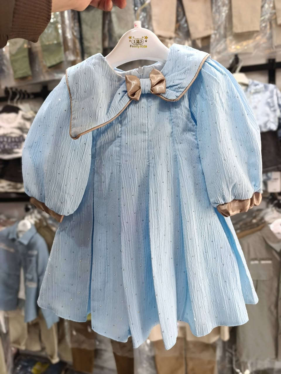 فستان للكثكوتات الصغيرونات 😍😍😍
خامه اوربيه درجه اولى 👍👍👍 
قياسات من 6 شهور الى سنه ونصف
السعر 25 الف😀😀😀
العنوان ديالى المقدادية حي المعلمين شارع المخضر مجمع العزاوي 
توجد خدمه توصيل 🚙🚙🚙


**إذا كنت صاحب هذا الإعلان وتريد حذفه لأي سبب، رجاءا أرسل رسالة إلى الدعم الفني**