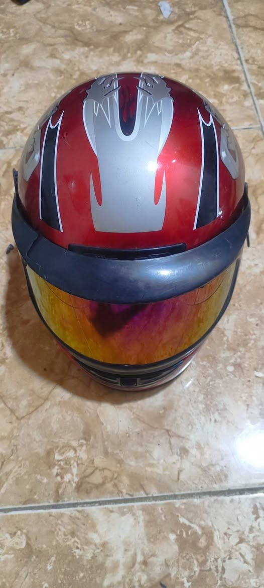 مطرية بعشرة الاف مقاس كبير لتواصل ***********

اربع خوذ للبيع
