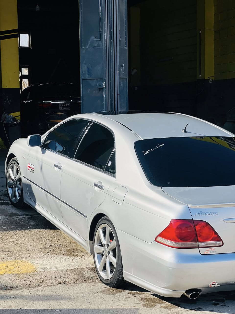 شاهینە موس موس 
گەورە بە گەوەرە  
یادی ٥٠ ساڵە 
بێ دوکەڵ 
٣ دوگمەی فول
سڵاید  
جڵد
ئاوێنە کارەباو ئۆتۆ
رۆن و هایدرۆلیکی تازە گۆراوە
ناو ڕەشی فۆرمیگا سور 
بێ تەقە و ڕەقە 
گێڕو مەکینە بە شەرتی ١٠٠ وەستا
کامل مەسرەف کراوە 
جامی پێشو دوا هەڵگیراوە
٤تایەو ویلی لۆکی لە ژێرە 
هەڵبجەی شەهید ***********
