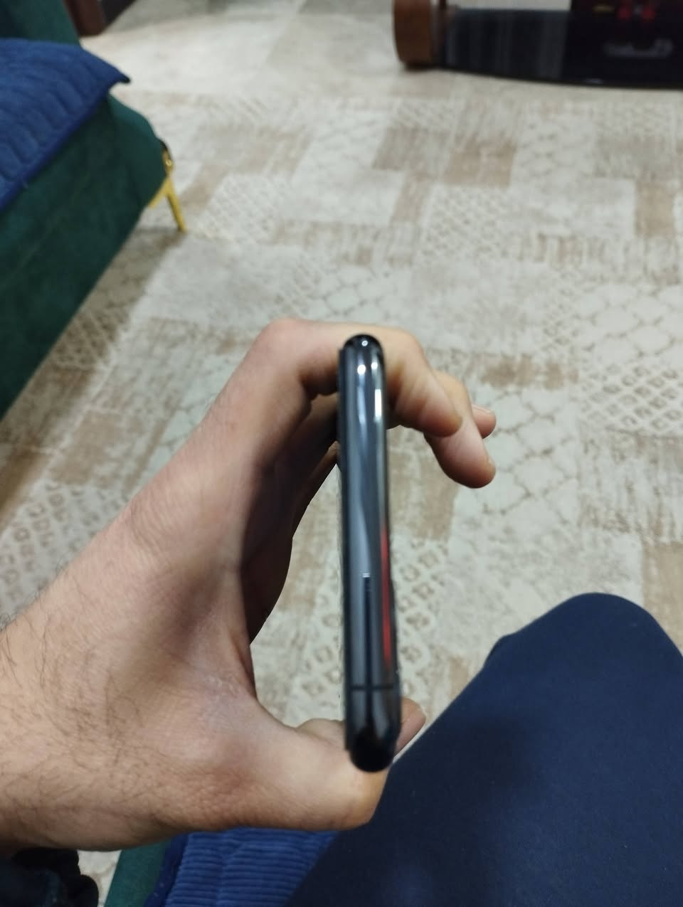 ايفون ١١ برو ماكس
شحن بطارية ٨٤ بالميه اصلي مامبدل شي نظيف يحتاج فقط تبديل سماعة اللي جوه لان صوته ضعيف السعر ٣٧٥ الف 
***********
وياه باكيت وشاحنه
