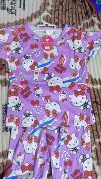 تراكات بناتية • حلوة • توصيل مجاني