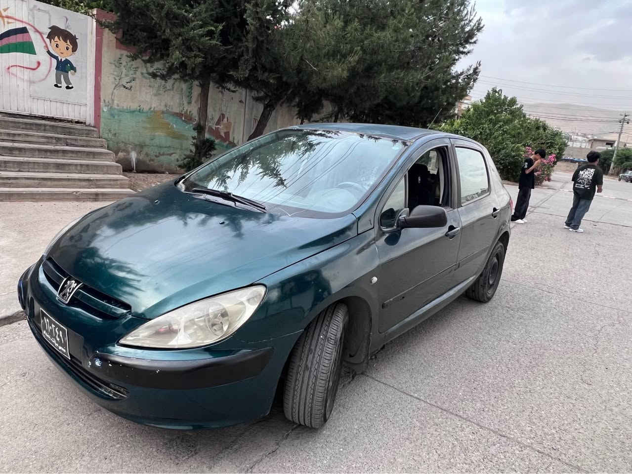 بەناوی خوا، ئەم سەیارە بۆ فرۆشتن بیجۆ 307 فەڕەنسی مۆدێل 2005 ئاڕمێکی سەوزی ڕێگەپێدانی هەولێری لەگەڵە بەشەرتی ئەوەلیات و ماڵی مەدەنی، هەموو گیانی بەشەرت گێڕ مەکینە تەقەوڕەقە کارەبایی بەشەرت کارەبای و گەرمی مەزبووت دوو جام کارەبا شاشە ئایپاد مکەبەرە قفڵ مەرکەزی، هەموو گیانی بەشەرت سەیارەکە گێڕی کراوە بە عادی ماشەڵا لە هەستان و ڕۆشتنی سەیارەیەکی نەرم و خۆشە، پێش و دوای چرکەی تیا نییە سەیارەکە سەیارەی خۆمە هی مەعرەز نییە خزمەت کراوە تازە کامل پێش و دوایم داگرتووە تەقە لەگیانیا نییە ڕۆنی مەکینە و سیوەیلی گێڕیم بۆگۆڕیوە، سەیارەکە دەعمی نییە سۆنەری نییە، بەڵام چەن پارچەیەکی بۆیاخە سەیارەکە لە سلێمانییە نرخیشی 25 گەڵا و مامەڵەیە زانیاری تەواوم نوسیوە پەیوەندی بکەن بەو ژمارەیەوە لەخزمەتتانام

*********** السليمانية, العراق
