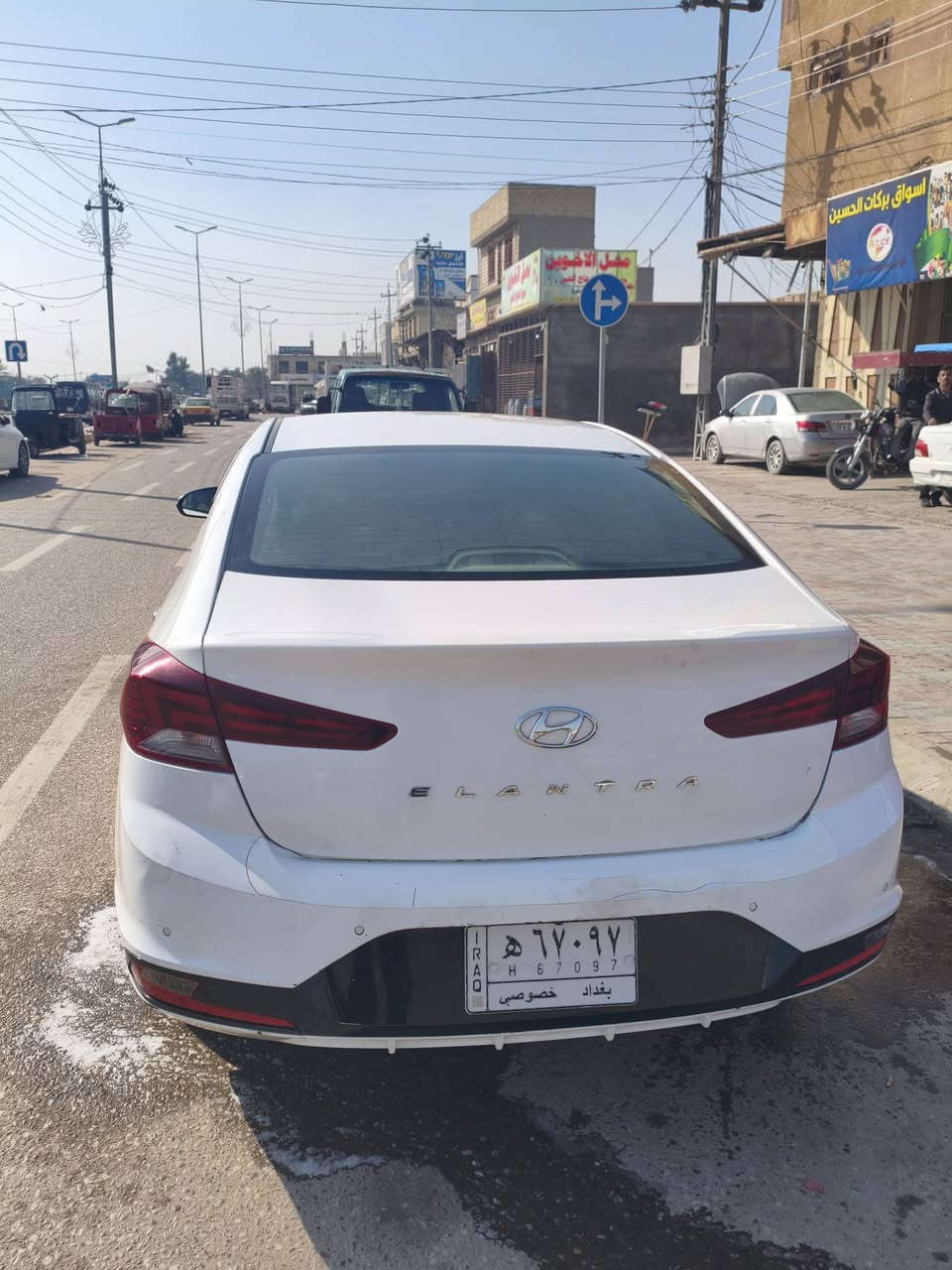 السلام عليكم النترا 2020 خليجي فول 1/1 مكفولة كفالة عامة من الضربة والصبغ ماعدا تكحيل قليل موضح بالصور مواصفات
فتحة
شاشة كبيرة
اربع انضمة قيادة
مري شفط
حساس امامي +خلفي
كامرة أمامية +كامرة خلفية 
إشارة ترحيب
صندوق ذكي
السيارة جديدة مطلوبة للمصرف اربع ملايين صاحبة موظفة استقطاع مباشر بعد اربع اشهر لو خمسة اصير حرة سعر السيارة 158 ورقة وبيها مجال قليل مكان السيارة كربلاء اتصال على *********** غير متواجد على الفيس
