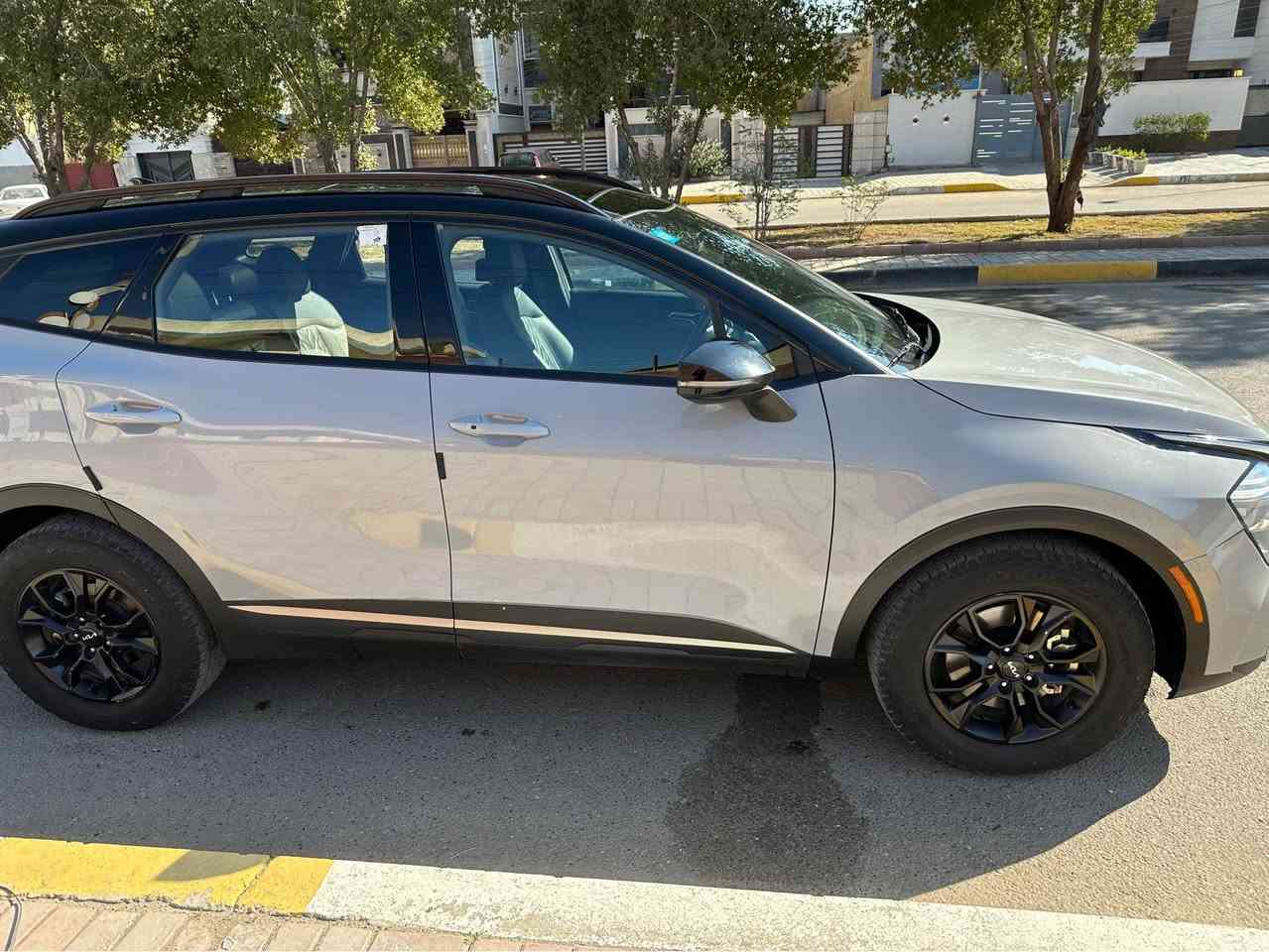 السلام عليكم عندي سبورتج موديل 23 فول مواصفات لون مميز

السياره حادثها جاملغ وباب السايق وبيها الصفحه الثانيه من امريكا كلير

السياره فول مواصفات للاخير بصمه وجلد وشاشه ديجتال

ماشيه 30 الف 

مكاني شارع فلسطين

رايدها ب189 ورقه وبيها مجال

*********** بغداد, العراق
