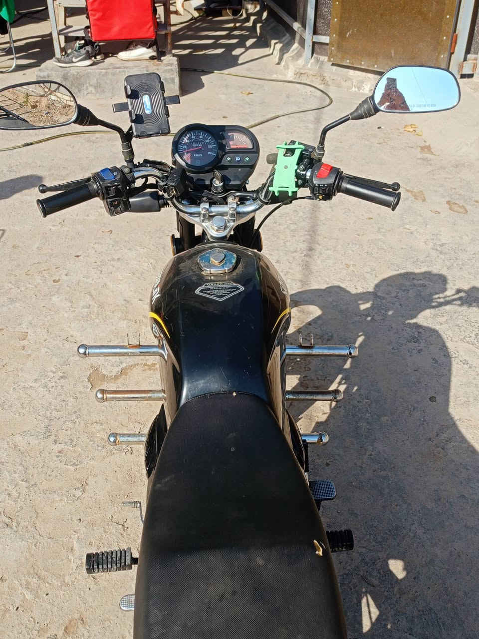 سلام عليكم..للبيع دراجه نوع سونلك موديل 2024 نازله بل 2025 دراجه نضيفه مابيهه اي نقص كامله من كلشي لون اسود كهربائيات كلهه شغاله سعر الدراجه 850 ألف عنوان بغداد الكاضمية رقم الهاتف ( *********** ) 👍
