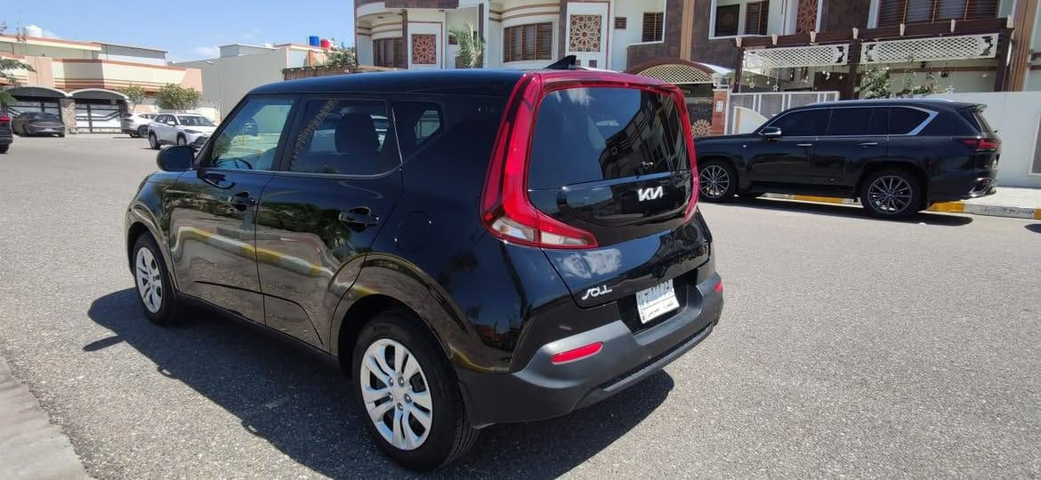 السلام عليكم 
للبيع كيا صول 
مديل 2022
رقم بصره 
سنويه ل 28
محرك 2000 دوش
شاشه كامره حساسات
تحكم جهتين 
ماشيه 20 ألف 
سيارة جديده 
مكان البصرة 
شراي يخابر ع رقم 
***********
