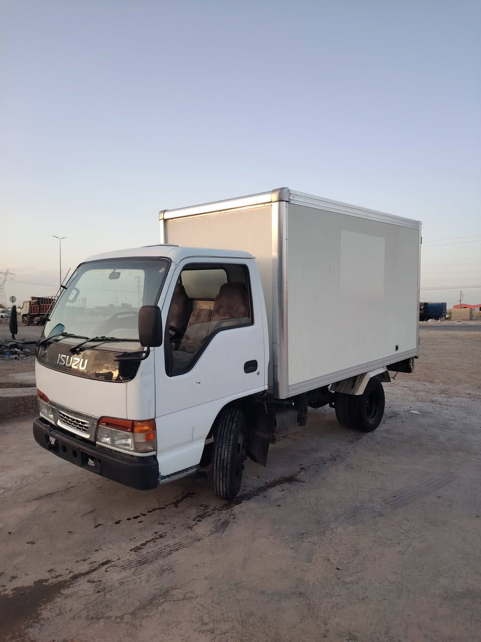 السلام عليكم اخوان ازوزه حافضه مكينه كنتر اربعه اسلندر رقم الماني بصره نضيفه كلش حداديه طخم تاير كهربائيات كلهه شغاله سياره خير من الله مكينه كير اكسل شاصي رقم شاصي كلهم مكفولات مكان السياره ميسان السعر 68  وبيهه مجال للطيبين
***********
***********
