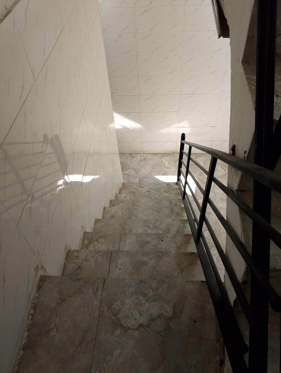 بيت للايجار 50 متر 
نجف حي النداء شارع المجمعات عمود 54 
شارع 60 العرضي الأول قرب المدارس..
..... طابقين.....
الطابق الاول يحتوي على غرفة وصالة ومطبخ وصحيات.
الطابق الثاني يحتوي على غرفتين وصالة وصحيات.
سعر الايجار 200 الف


**إذا كنت صاحب هذا الإعلان وتريد حذفه لأي سبب، رجاءا أرسل رسالة إلى الدعم الفني**