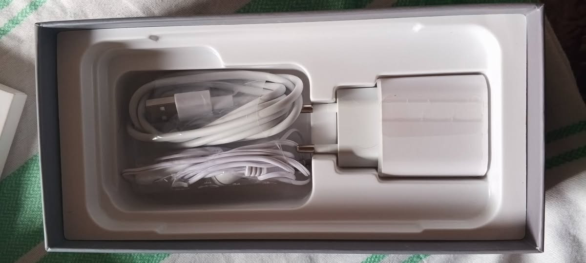 السلام عليكم جهاز انفنكس اوت 50 برو جهاز غنيه عالتعريف جهاز ما بي شيء اي عيب ما بيه وشرط الفحص مستعمل فقط يومين مكلف النشر ***********
