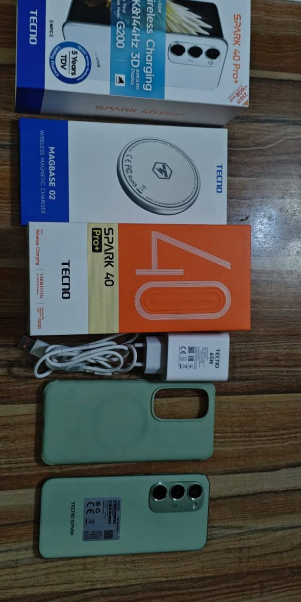 جهاز نضيف كلش كامل ملحقات مابي اي نقص شاحنه مالته ويا وبي شاحنه تلزك بالضهر كامره كلش حلوه ذاكره 256 بطاريه 5200mAh رام 8 جهاز كلش سلس ضد المي ومقاوم للكسر جهاز كامل لزكه شاشه و كفر اصليات مالته جهاز البارحه اخذته وبعده بالضمان سنه كامله سبب البيع صار عندي ضرف ودابيعه سعره 250 قفله واعتذر عل اطاله مكاني بغداد كراده داخل رقمي ***********
