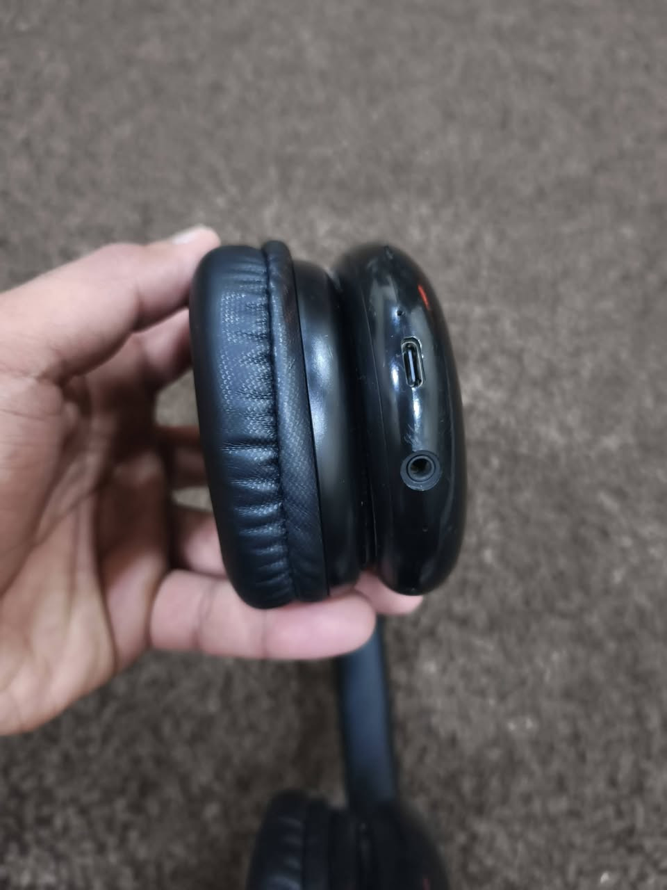 سلام عليكم سماعه محيطه تشتغل واير وبلوتوث 90 ساعه تنطيك حقيقي مال العاب وخاصه تفيد بالببجي انا لاعب ببجي بس بعت حساب الببجي وما محتاجها بعد ***********
