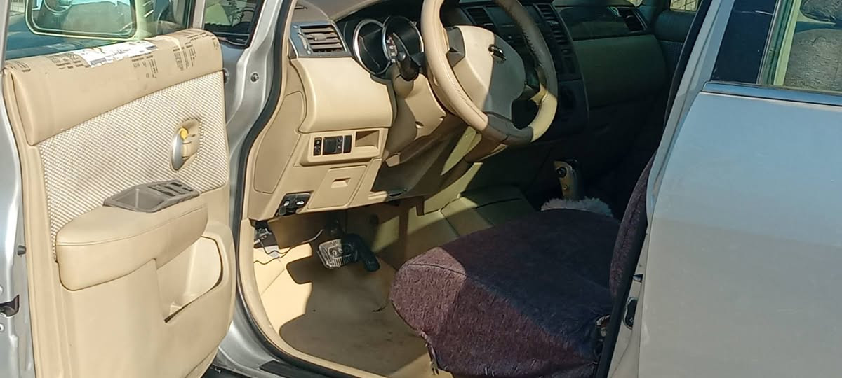 تیدا 2006 
***********
تۆماتیک و چوار جام کارەبا و کۆنترۆڵ
گێڕ و مەکینه و تەبرید و تەحویل و غەرامە بەشەرت
ڕەقەم و سەنەوی و پاتری و تایەی تازەیە ،
چوار پارچە بۆیاخی هەیە ، 
سێ پارچەی پێشەوە لەگەڵ چەمەلەخێکی پشتەوە ، کەمێک ناوی گرتووە .
نرخی 70 کەمێک مەجال
سەیارەکە لە سەیدسادقە
۰۷٥۰۱٥۹۰٦٦٥ السليمانية, العراق
