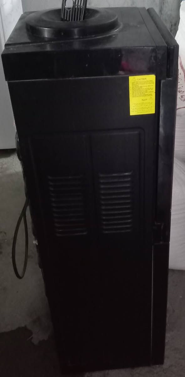 #للبيع
براد ماء شغال عل فحص ما مصلح شركة شينون
السعر ٦٥ الف عل فحص الشراي يتصل ويدلل
عنوان حي نزال شارع السد
رقم ***********
