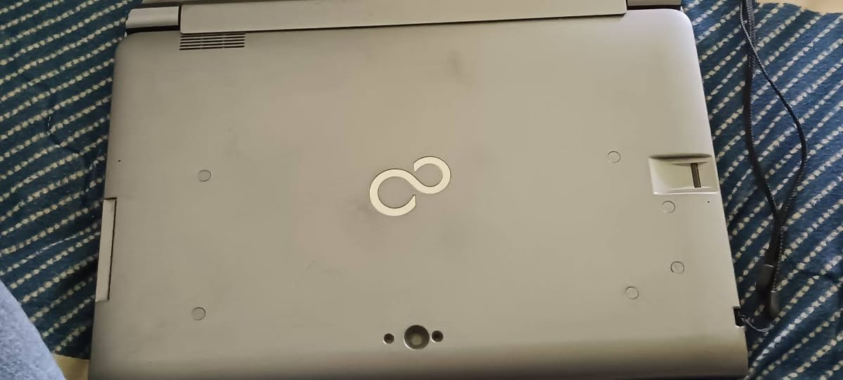 السلام عليكم ورحمة الله وبركاتة حاسبهFUJITSU للبيع بيها كسر ب شاشه اي تأثيرات ع نمس
او حركه كلش ماعليها تنمس عادي اي ثكل مابيها 
المعالج: Intel Core i3-1115G4.
الرام: 8 جيجابايت.
الهارد: 256 جيجابايت SSD.
الشاشة: 15.6 بوصة FHD.
السعر 325وبي مجال


**إذا كنت صاحب هذا الإعلان وتريد حذفه لأي سبب، رجاءا أرسل رسالة إلى الدعم الفني**