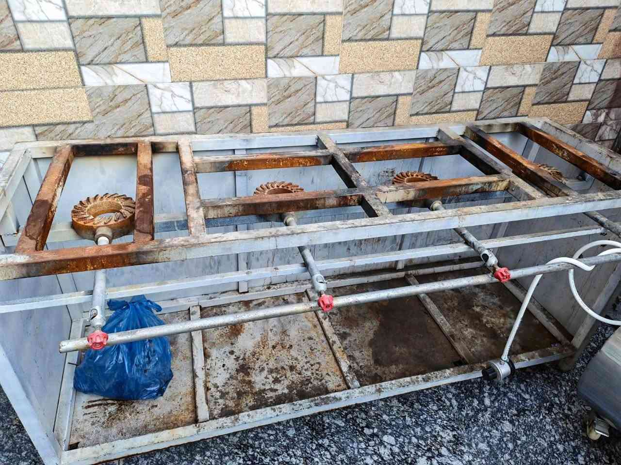 مكلف بالنشر سلام عليكم غراض مطعم للبيع الشواية (6)  خانات جديدة صناعة سورية ثقيلة جدا والطباخ (4) عيون ثقيل موجدات محافظة كربلاء المقدسة للاستفسار ***********
