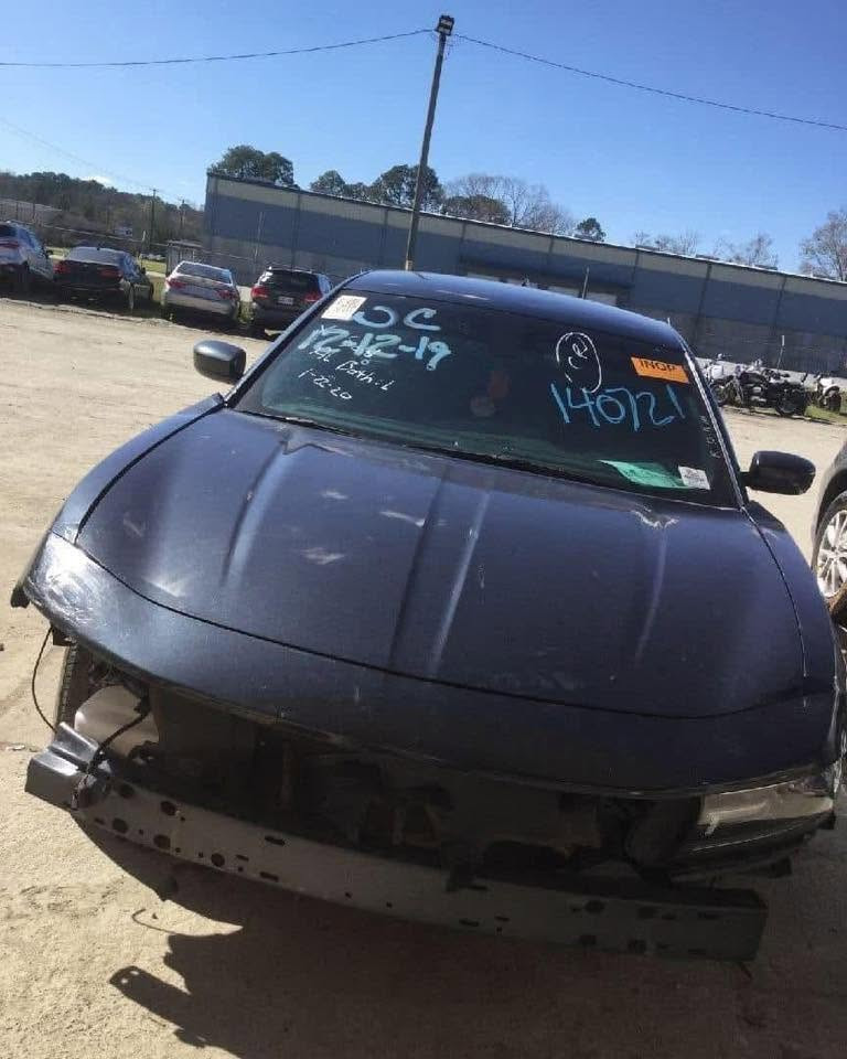 جارجر موديل موديل 18 sxt
بدون ايرباك 

صدر ومحرك وكير وتبريد بلاد 

2 ويل 

حادثها موضح بالصور خفيف كلش لا جاملغ ولا لغد 

بدون دواخل 

ماشية 78 mi حقيقي 

رقم بغداد بأسمي تحويل ثاني يوم 

6 سلندر 3600 

السيارة بيها جاملغات مبدله نفس اللون اثر شخوط مو ضربة 

وبيها بنيد محدث بدون حادث 

السيارة مكانها بغداد 

***********

178$ وبيها مجال
