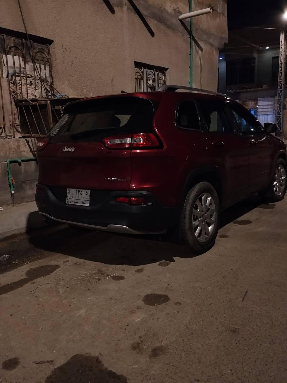 السلام عليكم للبيع جيب شيروكي بزون 2017  لون ماروني رقم جديد سنويه جديده باسمي 4 سلندر 2400 تخم تاير جديد باتري جديد دواخل كلش نضيفه حداديه 70بالميه كهربائيات شغاله عامه كامل مواصفات بصمة تبريد ما يشتغل  حادثهة تاخذهة وتفحص وشوفهة هاتف ***********
السعر 130 ورقه
