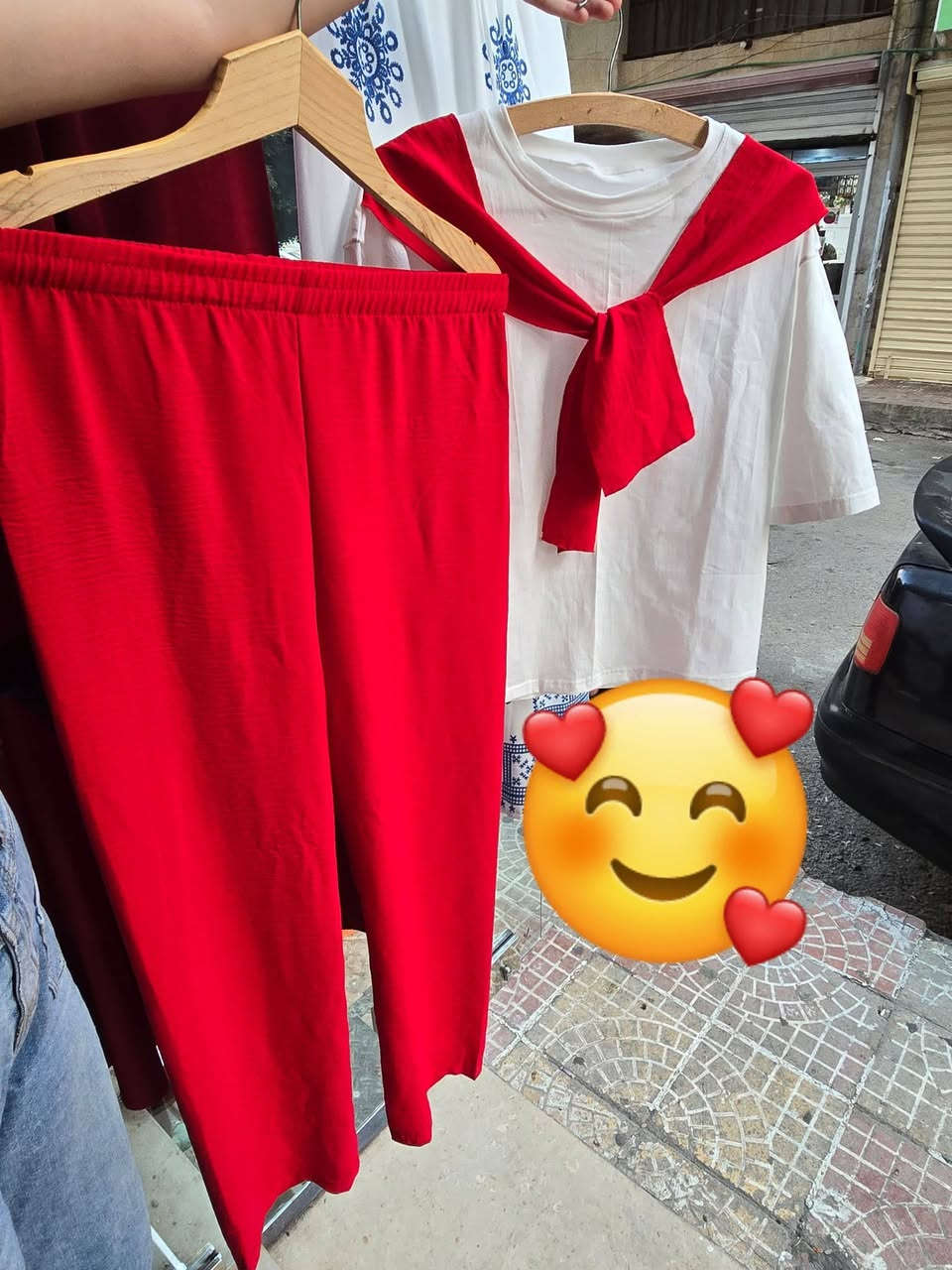 البجامة الترند وطلب كتير من الصبايا رجعت توفرت بكمية محدودة ✨
بس هالمرة بسعر عرض مابتتخيلوه  🤏🏻
ب 100 الف بسسس 🫠 
الصور واقع ..
قماش أجنبي مكفول 100% 
انتاج #بينك_فاشن 
بنطال ماربل كتير بيعطي برودة 
مابخايل 🦋
فلار ماربل 
بلوزة قطن شاب اجنبي مكفول 
#الألوان: حشيشي احمر فوشي أسود 
M l  xl
توصيل ضمن طرطوس  شحن  فوووري لبقية المحافظات🤍🍒🦋
 #71*


**إذا كنت صاحب هذا الإعلان وتريد حذفه لأي سبب، رجاءا أرسل رسالة إلى الدعم الفني**