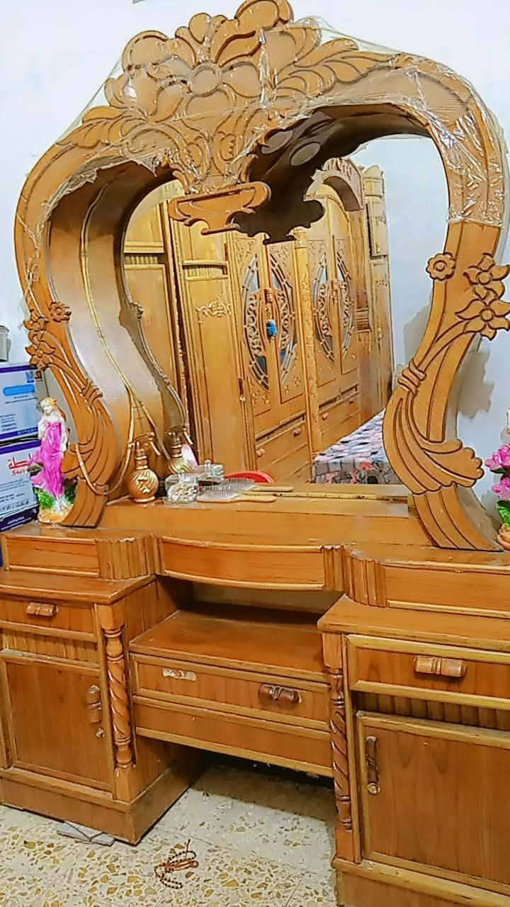 السلام عليكم غرفة نوم وسبلت 3 طن وكل شغلات بالصور للبيع والبيع على رقم هذا مكلف بلنشر اي سعر ماعرفه بيهن ستفسار على رقم ***********
