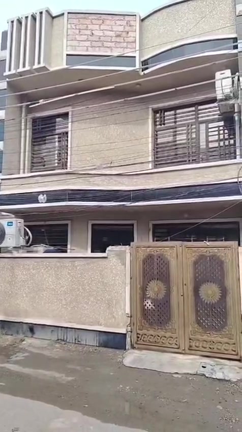 دار للبيع 112متر سند 25 بناء طابوق جمهوري علئ شارع تبليط
مدخلين ..يحتوي الدار علئ صاله و3 غرف نوم ومطبخ وحولي كبير للعائله
وخدمات صحيه عدد 2 درج بيتونه ترك طرمه الدار جاهز من كل جوانبه
سعر الدار 118
العنوان السريدات الاولئ القديمه المربع 2 قرب اسواق الملاك
للتواصل مكتب الاخوين للعقار ***********
كل التوفيق للجميع
