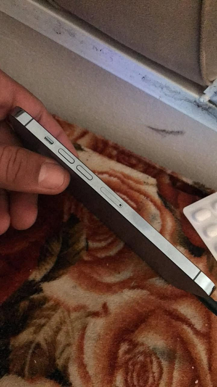 13 برو ماكس ذاكره 256 بطاريه 92 مبدل فقط شاشه اصليه ٣ خيارات وحلوه وفيس أيدي شغال مكاني ديالي بعقوبه رقمي ***********
