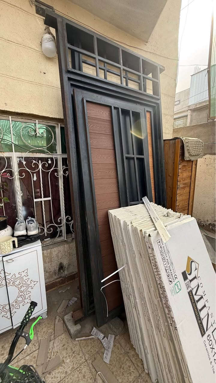 باب حديد ثقيل درجة اولى عدد ٢ كاملات جديد بدون استخدام جاهزات 
الارتفاع ٢:٥٠م
العرض  الاول ١:٥٠م
العرض الثاني ١م
القبلة قرب البريد 
*********** البصرة, العراق
