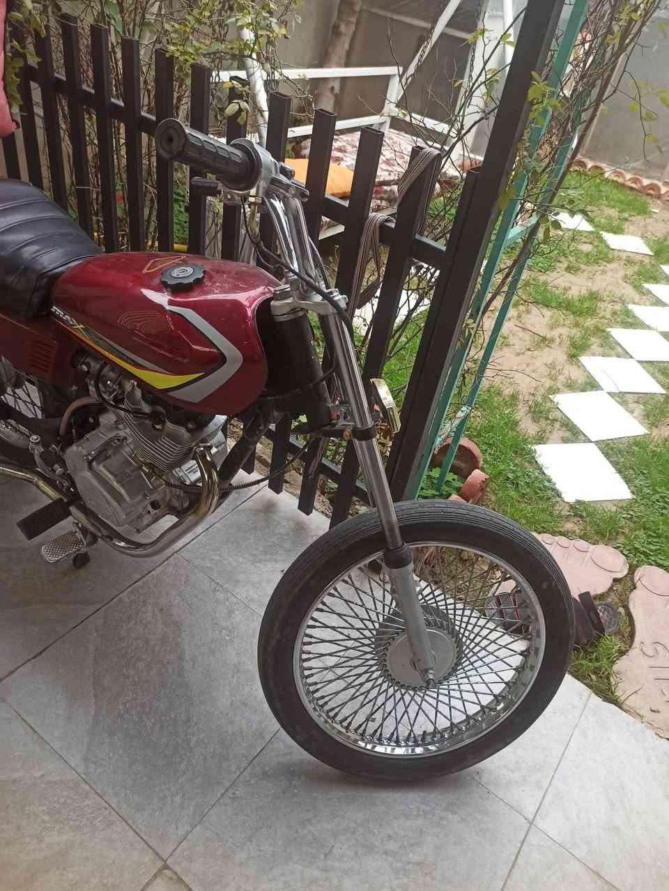 سلام عليكم ايرانيي للبيع مديل 2020سعر 250وبي محال رقم ***********
