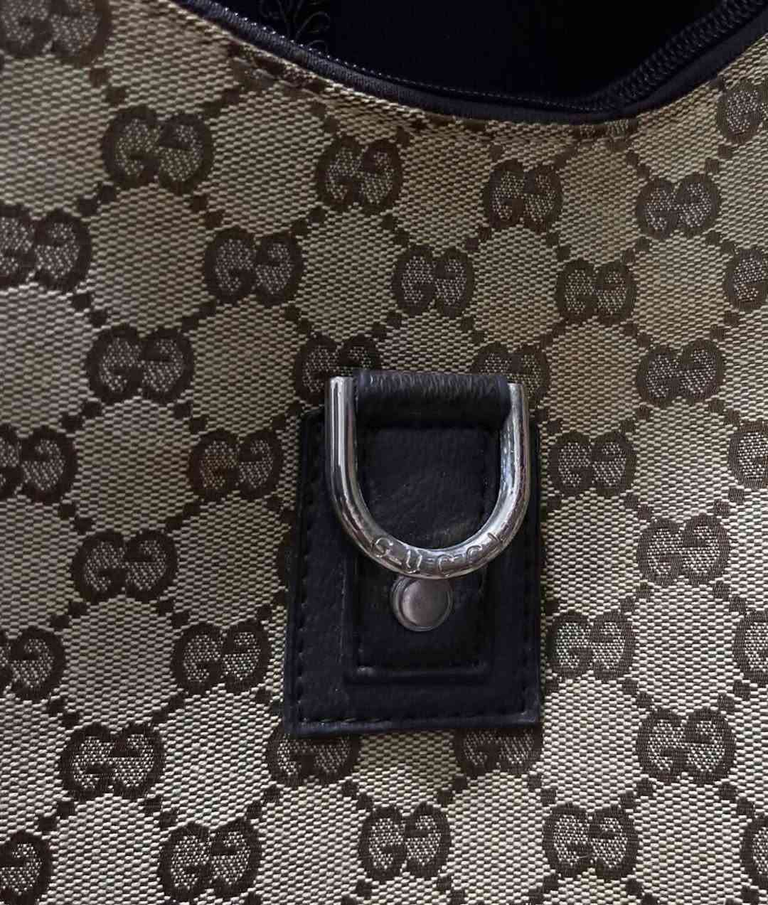 ماركة gucci اصلي مع الختم والكود
السعر ٢٥


**إذا كنت صاحب هذا الإعلان وتريد حذفه لأي سبب، رجاءا أرسل رسالة إلى الدعم الفني**