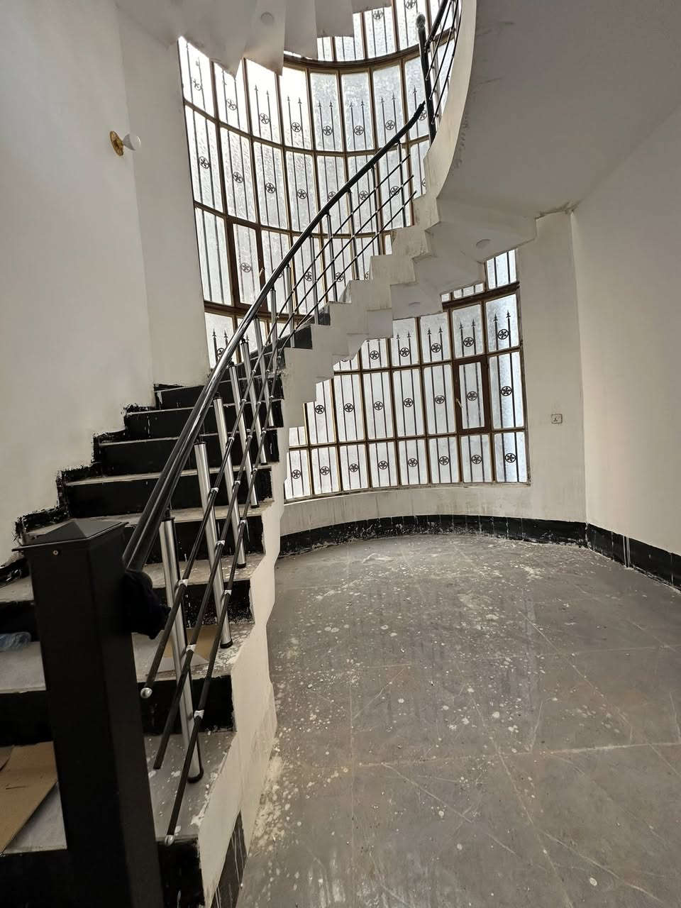 بيت للأيجار كاطون الرحمة شارع الصحفية قرب جامع الاقصى مساحة 240 
الطابق الاول : مكون من غرفة ومطبخ واستقبال وصحيات وكراج 
الطابق الثاني :مكون من 3 غرف وصحيات 
بناء حديث 
للستفسار الاتصال على الرقم ***********
