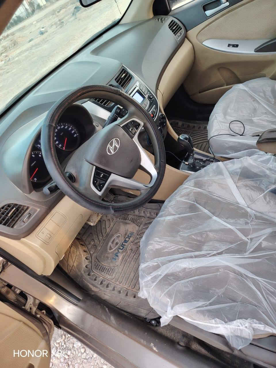 السلام عليكم اكسنت موديل 2015 ورد خليجي 
سياره بيه قطعتين صبغ بلا دواخل 
محرك 1400 بي نسمه بخار وتگطع فقط 
كير 6 نمر مكفول 
حداديه كولش جديده 
تخم تأير باتري جديد سياره حلوه ترايك وين متريد 
العنوان نجف السعر 73 بيه شويه مجال 
رقم هاتف ***********
