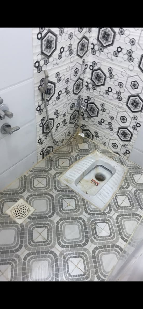 مشتمل 70م الان تم انجازه
مشتمل للبيع حديث الان تم انجازه 

في الشعب 

شارع شركه فجر طيبه 

مساحه  ٧٠  متر 

واجهة  ٣،٥ 

ونزال  ٢٠

باب قاصه شبابيك المنيوم أبواب داخليه تركي 

يتكون من طارمة وخدمات خارجية استقبال 

حولي مطبخ 

ومنور وخدمات 

وغرفة نوم 

وطابق الثاني 

غرفتين  نوم وبيتونه سطحين 

مكتب ارض الخيرات 

 ***********   ابو حسين 

 ***********   حسن
