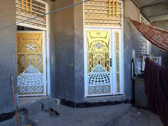 السلام عليكم مكلف بالنشر بيت للبيع 73مليون مطلوب للاسكان 28 دتفع 45 وقسط الاسكان يصير عليك المقدمة بيها مجال شويه تفاصيل البيت  مساحة الكلية 150  غرفة5×4 +صاله6×4+استقبال4×7 المطبخ3×2+مجمع صحيات داخلي +تواليت خارج +كراج سيارة وسقيفة خارجية والبيتونه 4×4 مكان البيت بابل المسيب الحامية خلف المدرسه الصيني المواصل على  رقم صاحب الدار *********** الفلوجة
