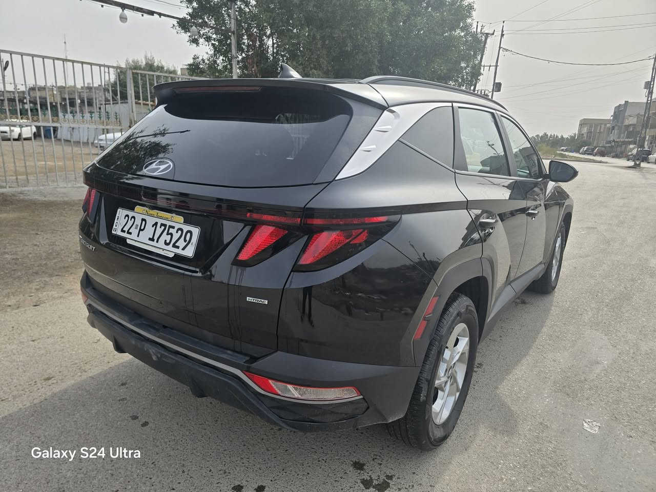 بسم الله الرحمن الرحيم 
توسان وارد امريكي موديل 2024 لون اسود فول مواصفات ماعدا الفتحه سياره جديده ماشيه 18 ألف مرقم اربيل باسم شركتنا دخول جديد وترقيم جديده حادثه قطعتين فقط جاملغ وبنيد فقط مكفول الشاصي وباقي السياره سعر 180 ورقه مكاني بغداد زيونه للاتصال 
***********
