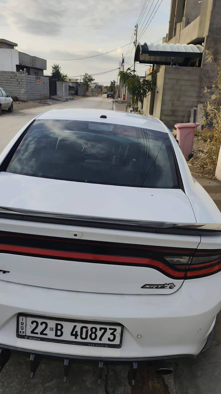 السلام عليكم اخوان اني مكلف بالنشر 
جارجر 2016 ابيض محرك هيمي 8اسلندر اسكات باك 6400 رقم اربيل قطعتين صبغ فقط والسياره كلين جديده بعدها سعر السياره 185وبيها مجال
رقم الهاتف ***********
