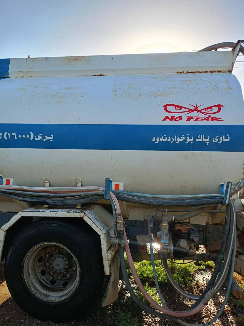 للبيع 
تنكر فالفو 
موديل 2002 
رقم اربيل بسمي 
بسنويه تنكر ماء 
سنويه منتهيه صار سنه 
محرك جديد ومكفول 
كير 3/3
تخم تاير جديد
باتريات جديده 
شاصي مطول وره تاير 
تانكي 15 الف لتر 
دبل ماطور 
سياره جاهزه وبشغل 
سعر 180 ورقه 
مكاني قضاء الطارميه تقاطع المشاهده 
*********** واتساب
