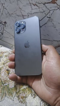 ايفون 12 برو ماكس مكفول مامفتوح بطاريته 81 كلشي مااملعوب بي  فقط الخط ...