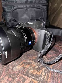 Sony a7iii shutter 2.2k مع عدسة 24-70mm فتحة 4 sony مع جنطة وكت تنظيف ...