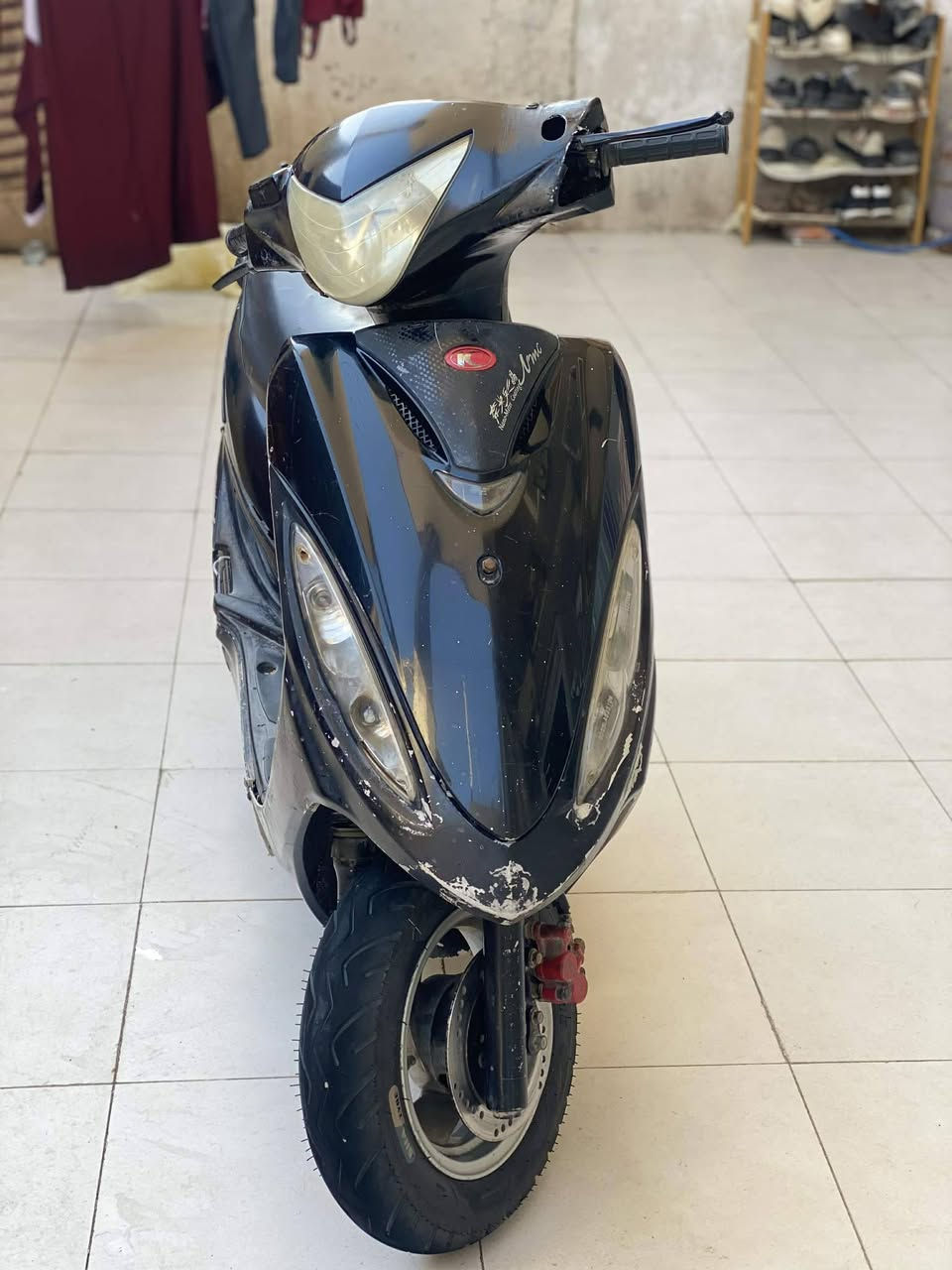 السلا عليكم دراجه جي فور كامكو للبيع اومراوس دراجه جديده مكفوله وجاهزه شرط نكره سلف هندر دكه وحده الدراجه مفتوحه اشاير عالي ناصي كلشي شغال بريكات وره وكدام قفل سكان تواير جدد  دبلات شغالات مو فاكسات مكينه ناعمه وخرسه شرط شلعه ومعدل عدادات كلشي شغال بيه السعر 300وبيه مجال للشراي وبي خير ويدلل المكان ناصريه مركز رقم الهاتف *********** او تواصل خاص وبخدمتكم
