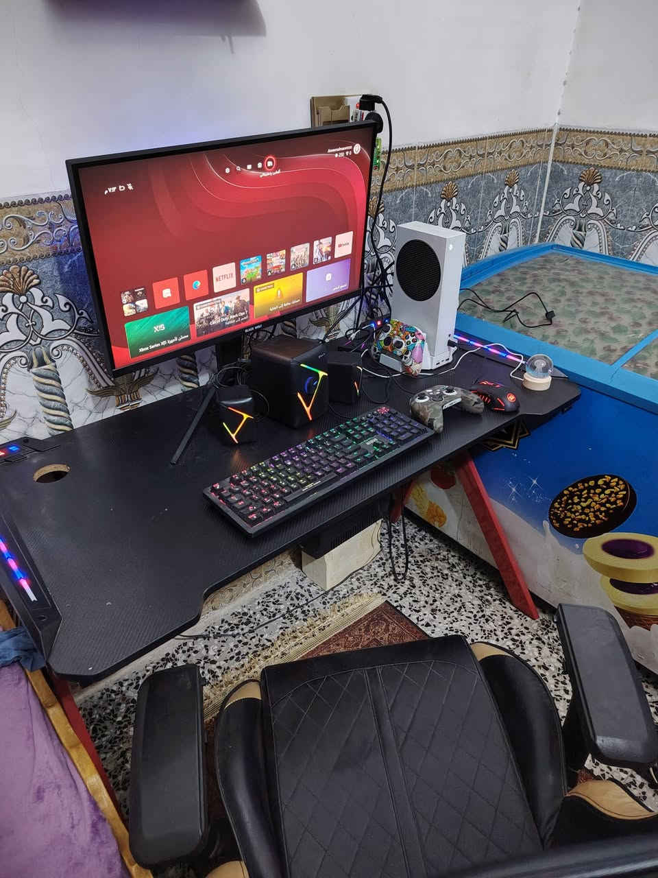 سلام عليكم 
سيت اب اكس بوكس كامل مع جميع الملحقات
شاشة كيمنك و ماوس وكيبرود و كرسي و ميز كيمنك مع أضواء RGB
السعر 650 الف وبي مجال
للاتصال *********** وبي واتساب
