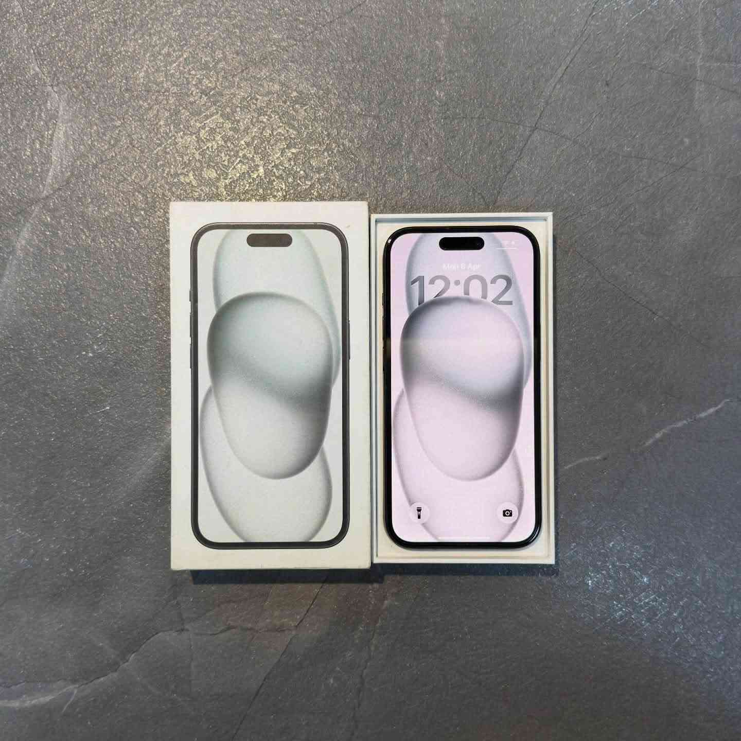 🔥 **للبيع | iPhone 15 (العادي) 🔥

📱 اللون: أسود 🖤
💾 السعة: 128GB
🔋 نسبة البطارية: 85%
🌍 نسخة بلادي
💯 ترو بروف (True Tone) شغال
✨ الجهاز نظيف جدًا وخالي من المشاكل.

📦 الملحقات:
✅ العلبة الأصلية
✅ كيبل الشحن

💰 السعر: 650 ألف دينار

📍 الموقع: الفلوجة – قريب المستشفى العام

📲 للتواصل واتساب فقط:
***********

🚀 جهاز ممتاز وسعره مناسب، والبيع للجادين فقط.
⏳ أول الواصلين.. الأول بالنصيب!
