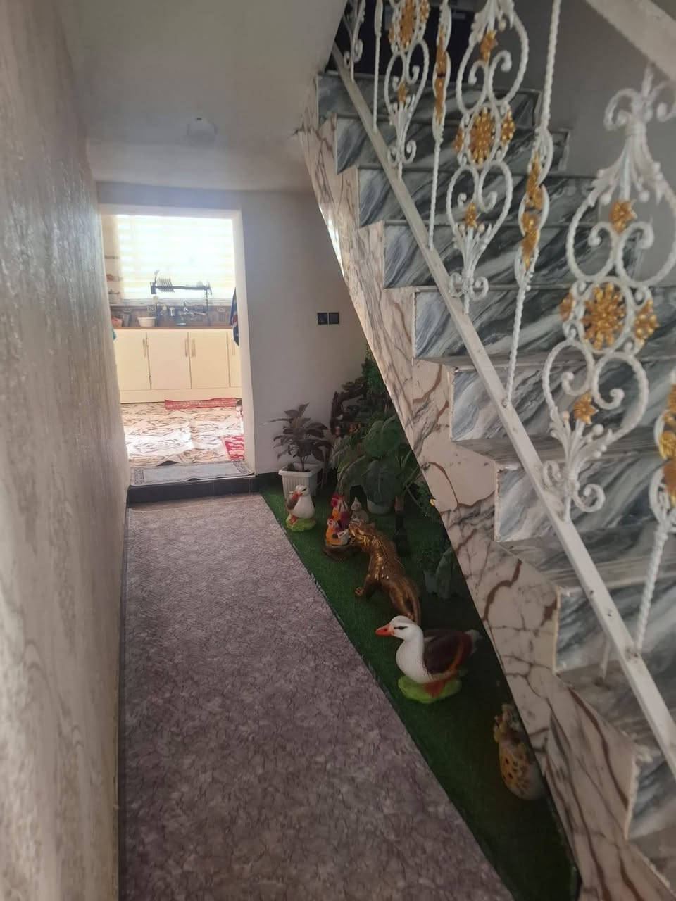 سلام عليكم ✨🚩
دار للبيع مساحه الدار 200 م✨🚩
تحتوي الدار على غرفتين نوم وصاله ومطبخ وصحيات خارجيه وداخليه واستقبال ✨🚩
مع سته 6دوانم طابو زراعي سند 25 ✨🚩
كل الخدمات متوفره ماء اساله وسقي وكهرباء خط مولد والمحوله من ضمن الكاع✨🚩
مع بستان نخل حمال ✨🌴🌴
العنوان طريق السده محاويل يبعد عن الشارع العام السايدين الجديد تقريبا 800متر وعن الشارع الفرعي 200متر موقع هادئ وحلو ✨🚩
باقي تفاصيل والسعر ✨🚩
اتصل ‏‪***********‬‏ وتدلل
