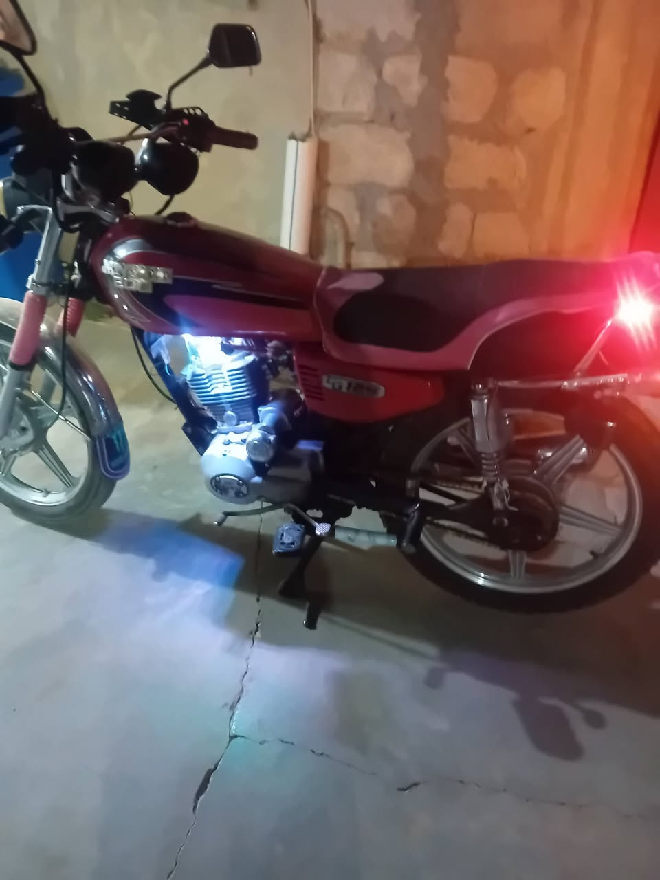 سلام عليكم دراجه جني للبيع
سعر 275 او مراوس دراجه دبل بلك مكان بيجي رقم الهاتف 
***********
