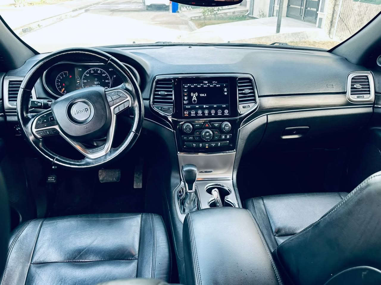 جيب 2022  وارد امريكي لمتد ثيمانينيه   فول  مرقمه بغداد  ،  ،،،

 للستفسار واتساب 
***********
